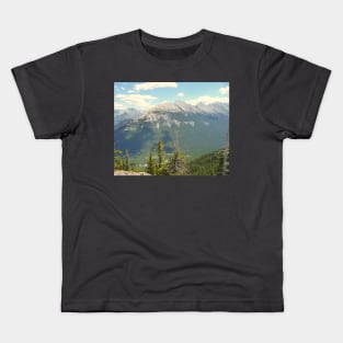 Mountain Majesty: Nature's Splendour Kids T-Shirt